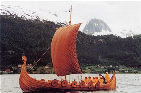 Embla for fulle segl på Bjørkedalsvatnet